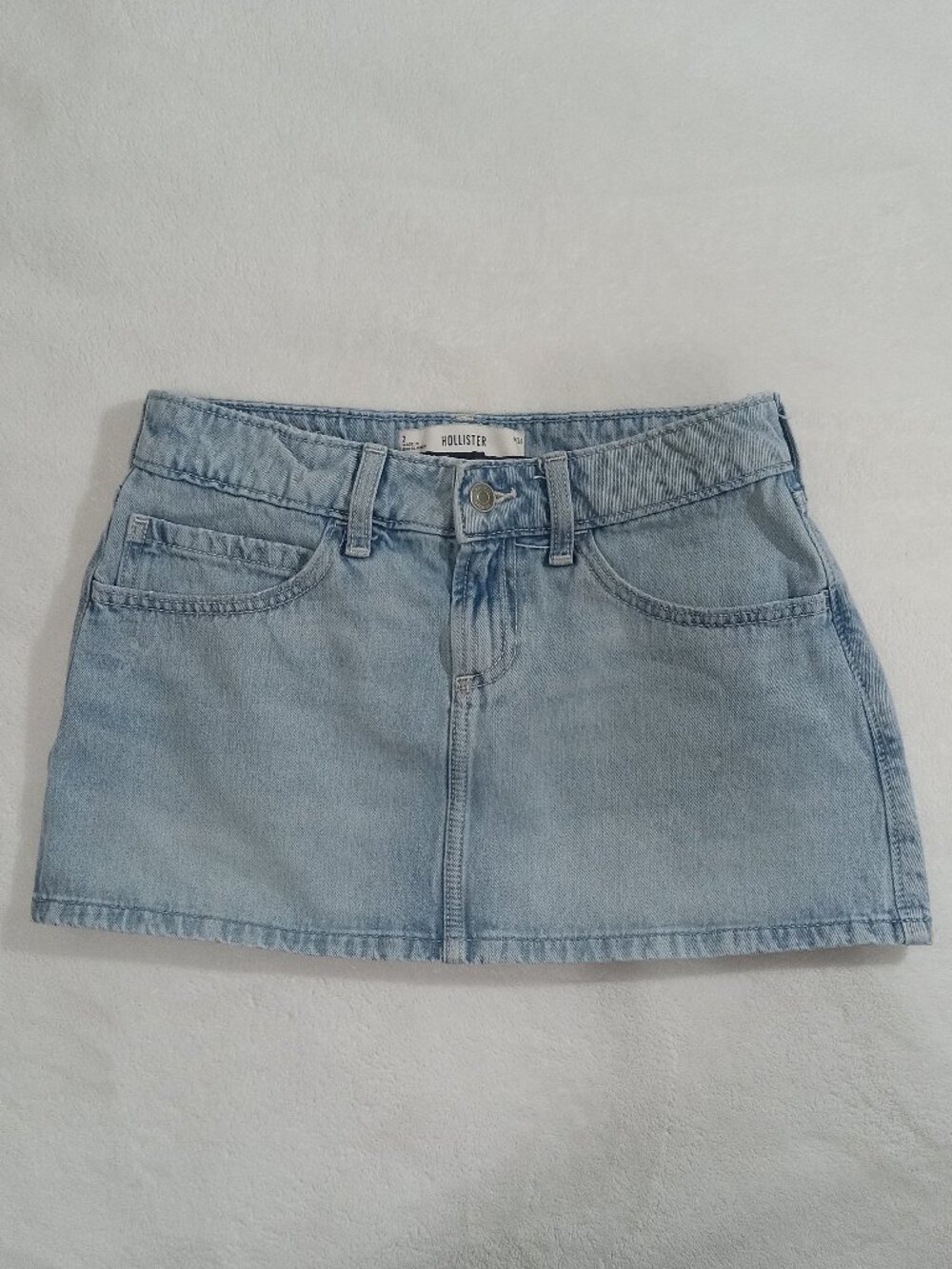 Hollister light wash denim mini skort size 2 (Waist 26) Y2K back to school
